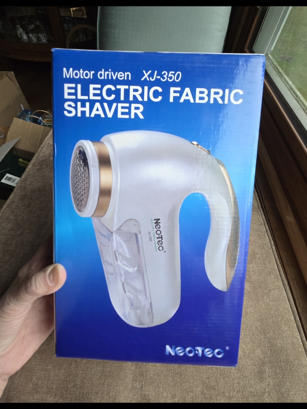 XJ-350 Electric Fabric Shaver - White and Gold